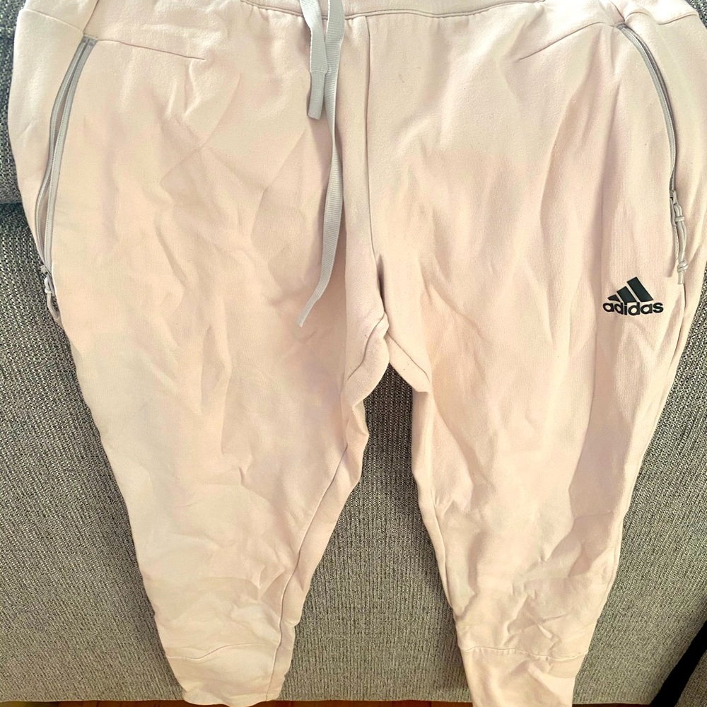 Addis’s women’s sweatpants light pink